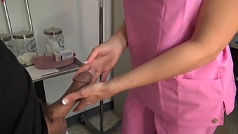 Amateur Nurse Gives Oral Pleasure To Her Patient'S Penis In High Definition