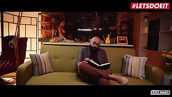 الخادمة الروسية ساندرا ويلنس ترضي رجل عجوز بالجنس الفموي والمهبلي ..